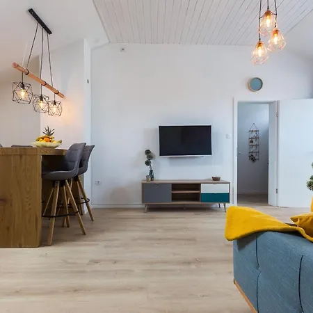 Kuki With Balcony Lägenhet