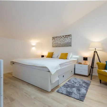 Kuki With Balcony 아파트