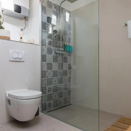 Kuki With Balcony Διαμέρισμα