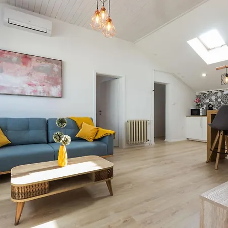 아파트 Kuki With Balcony