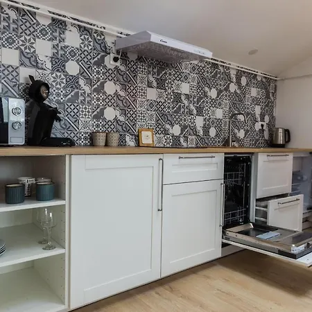 Kuki With Balcony 아파트