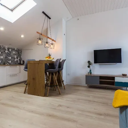 아파트 Kuki With Balcony *